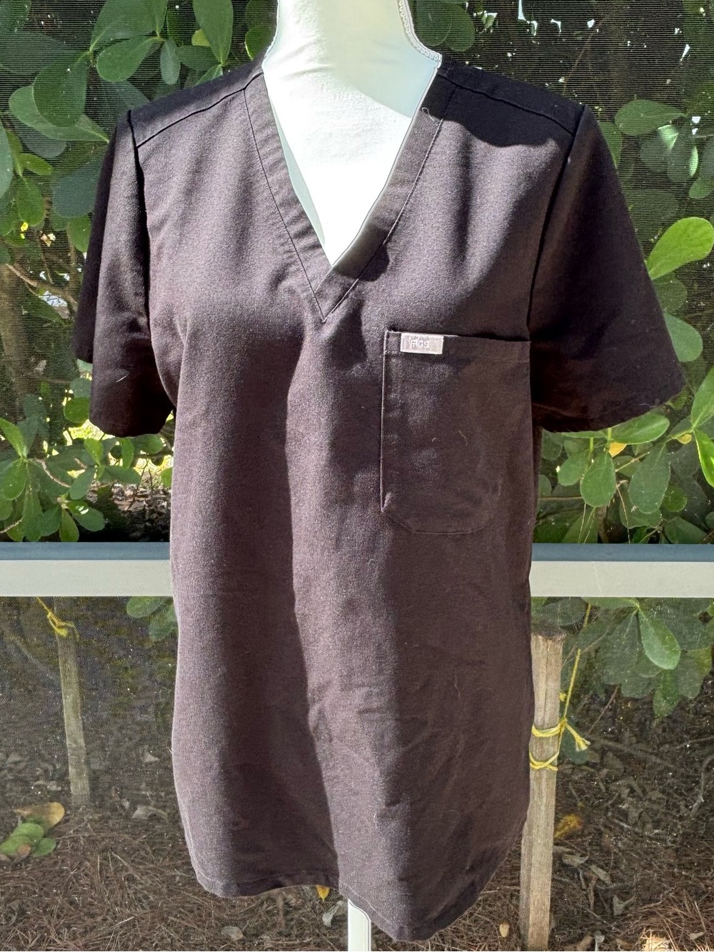 FIGS Catarina Scrub Top L Black V-Neck Medical Uniform, Excellent condition